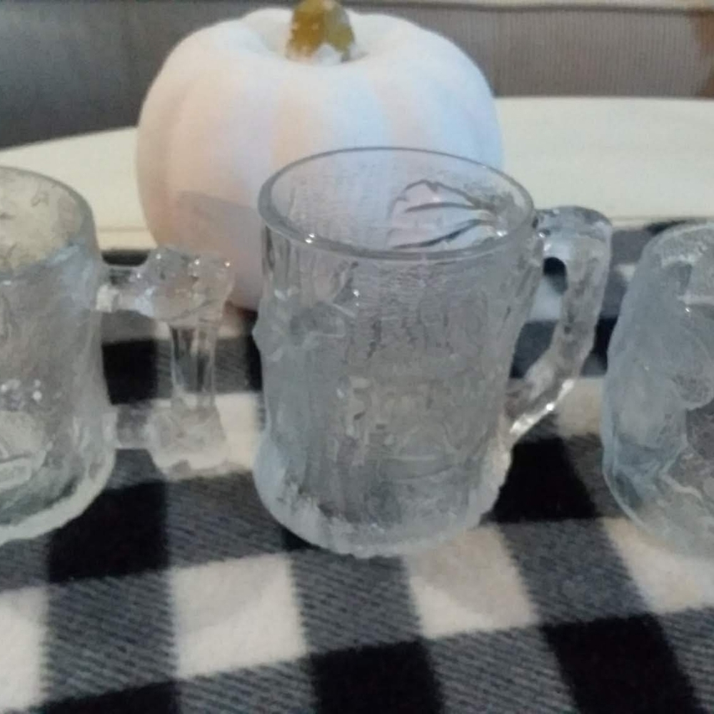 Vintage Frosted Flinstone Mugs